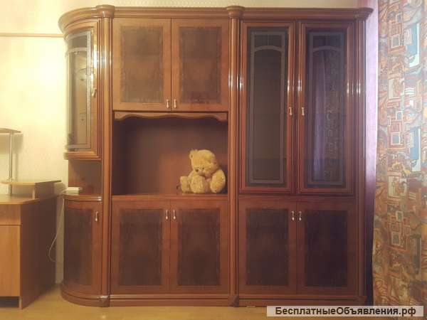 Стенка в гостиную с комодом