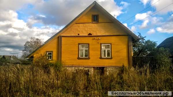 Добротный дом с хозяйством, 50 соток земли рядом со Старым Изборском