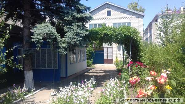 Два дома в одном дворе