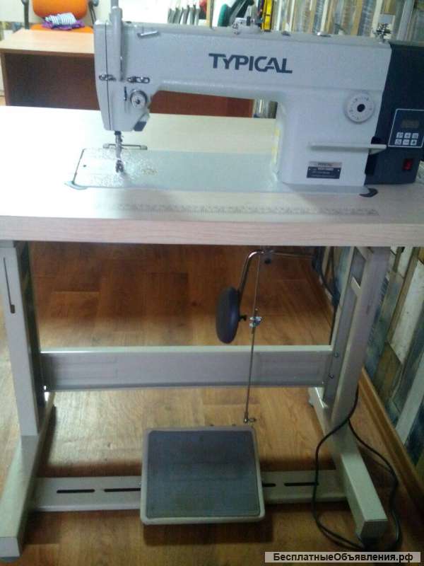 Промышленная швейная машина в комплекте со столом