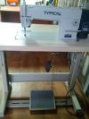 Промышленная швейная машина в комплекте со столом