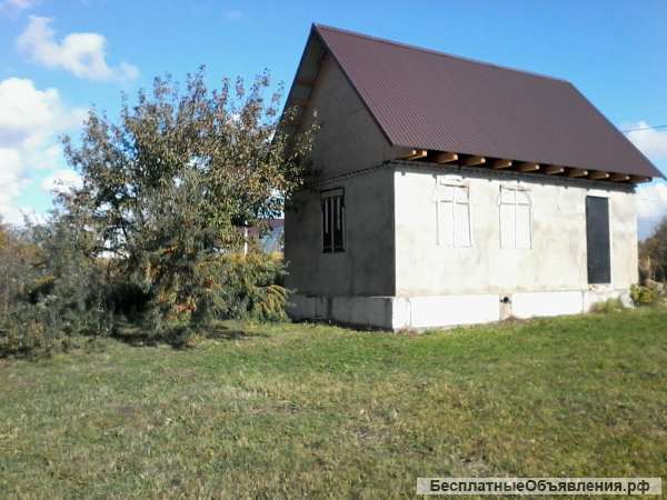 Участок с постройкой