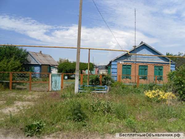Кирпичный дом с рядом с морем