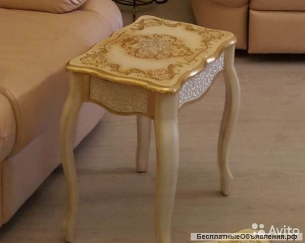 Столик интерьерный