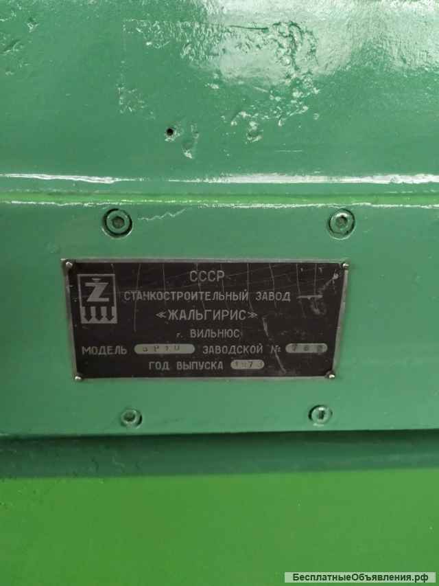 Вертикально-фрезерный станок 6Р10