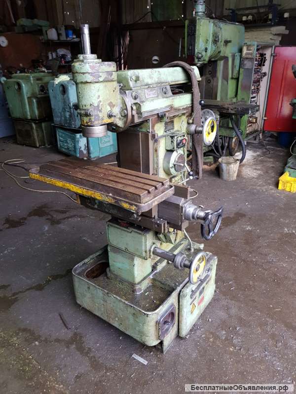 Универсально-фрезерный станок 675П