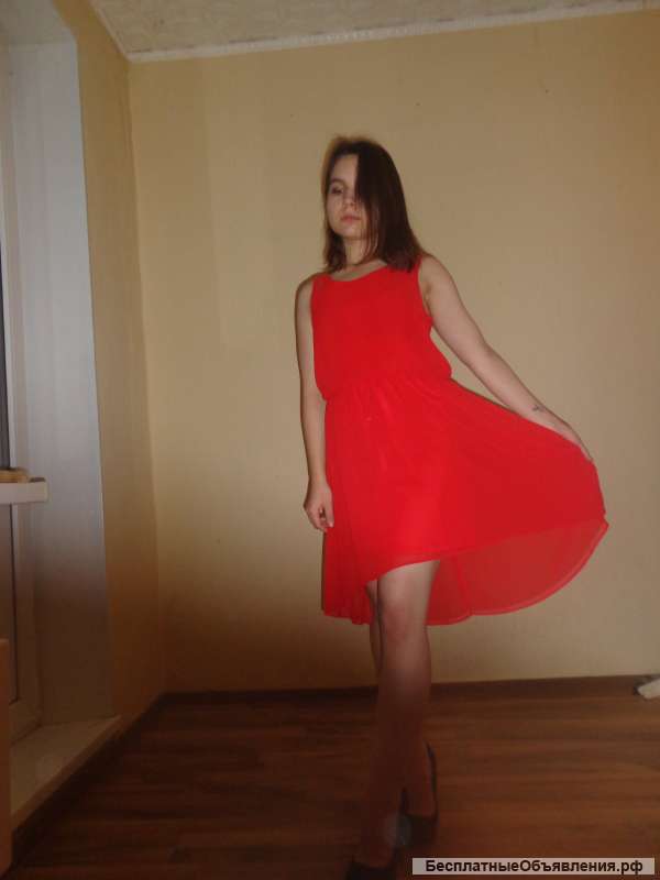 Платье красное
