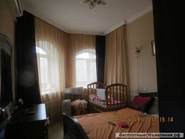 Дом кирпич. 1,5-эт. пл. 200 кв.м, зем. уч. 6 сот. эксклюзив.