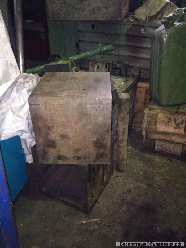 Столы- тумбы к станкам продаю