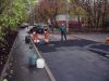 Бригада рабочих выполнят асфальтные работы