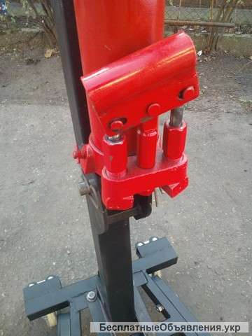 Гидравлический кран для снятия двигателя