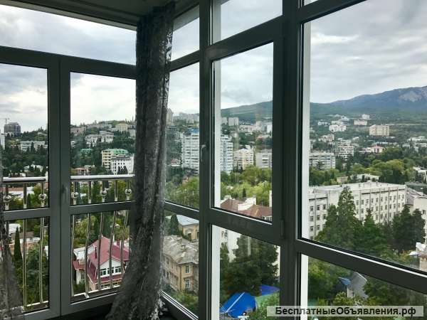 Панорамная квартира в центре Ялты