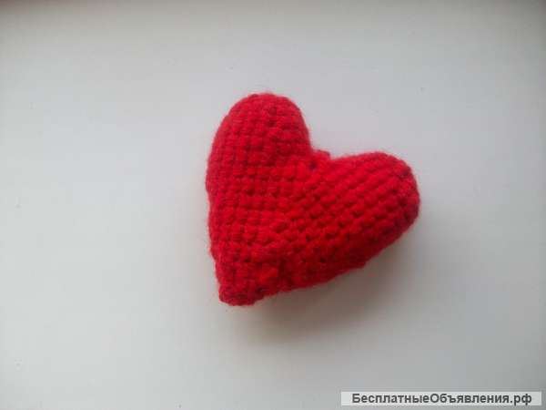 Вязаный брелок - сердце