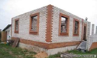 Участок 10 соток снедостроенным кирпичным домом, с коммуникациями и забором