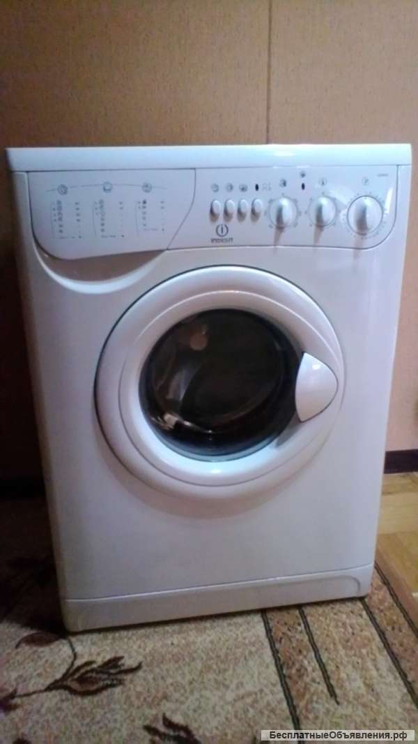 Стиральную машина Индезит