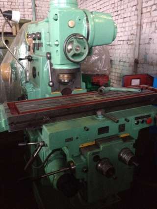 Широкоуниверсальный фрезерный 6Р82Ш