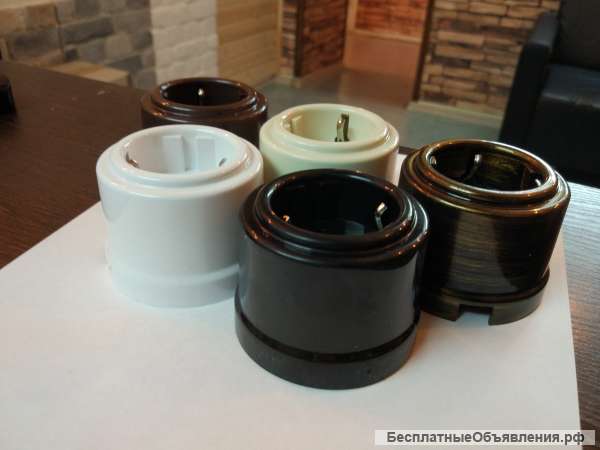 Пластиковые розетки в стиле ретро