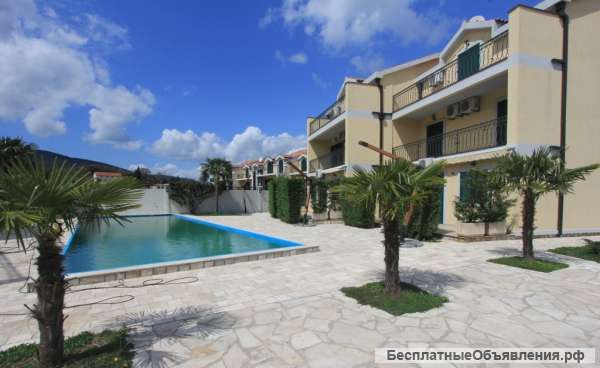 Таунхаус общей площадью 175 кв.м., закрытый комплекс, бассейн, Будва, Черногория