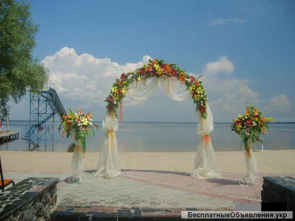 Оформление свадьбы шарами, цветами, тканями