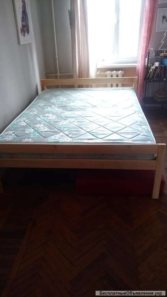 Кровать из натурального дерева- 2000грн