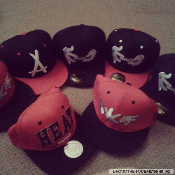 Модные SWAG-кепки