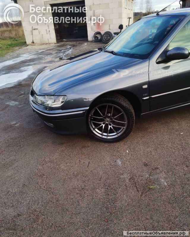 Пластиковые крылья на пежо 406