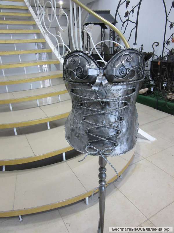 Кованный корсет с подставкой