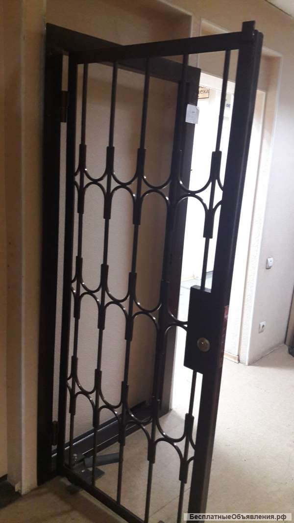 Решётчатая дверь