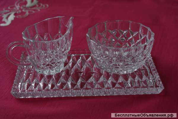 Хрусталь ГДР три предмета: Поднос, Молочник, Сахарница