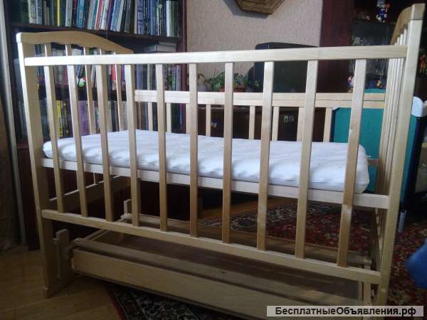 Кроватка с маятниковым механизмом