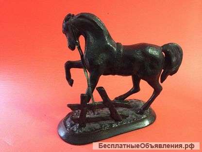 Чугунная статуэтка "Конь"