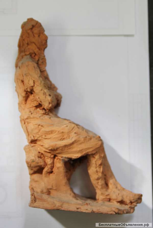 Статуэтка Сидящей женщины. скульптор-Люрий Н. М