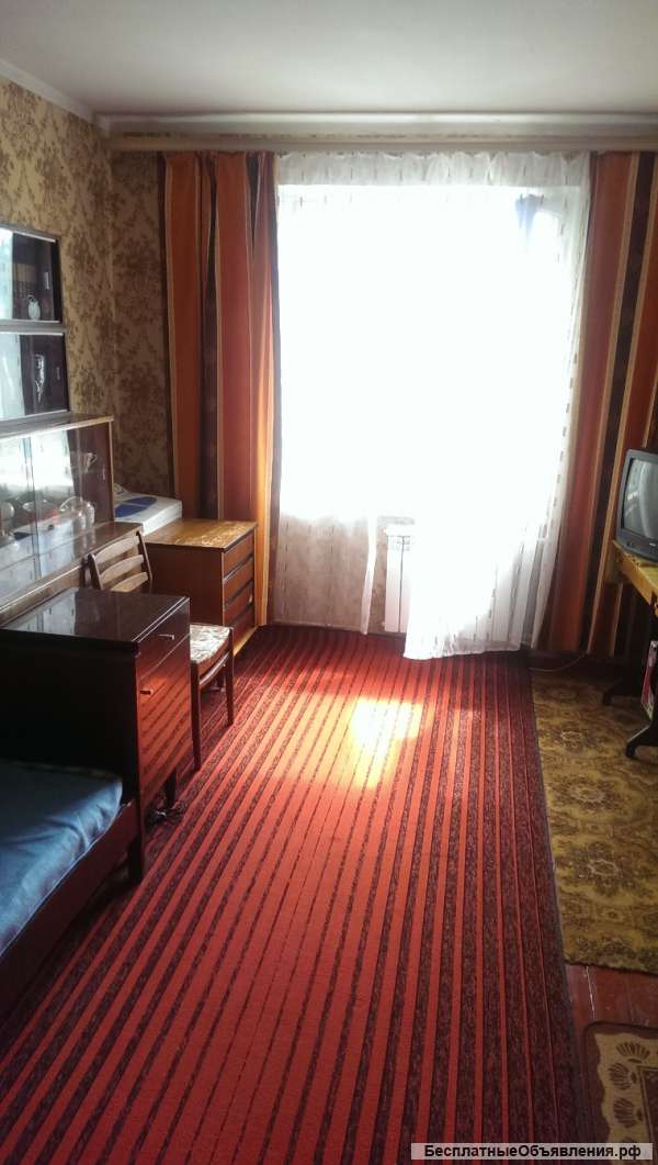 Трехкомнатную квартиру по улице Советская д.107. В панельном доме, теплая, с раздельными комн