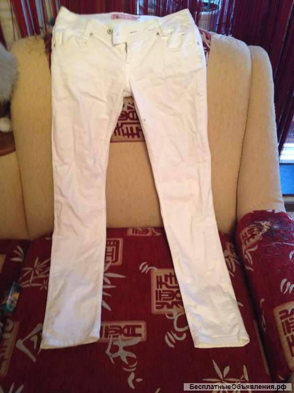 Белые джинсы