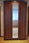 Трехстворчатый шкаф с зеркалом