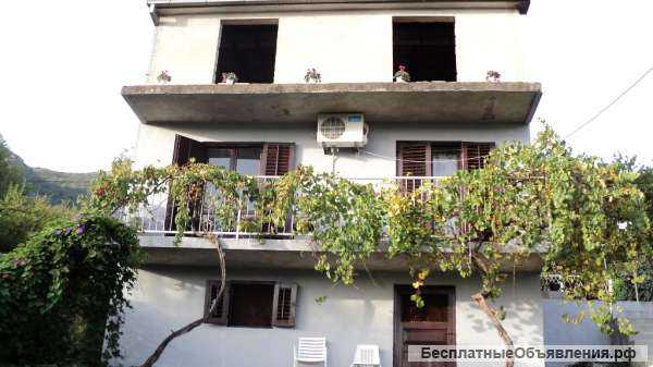 Дом площадью 108 кв.м., с видом на горы и море, Поди, Херцег Нови, Черногория