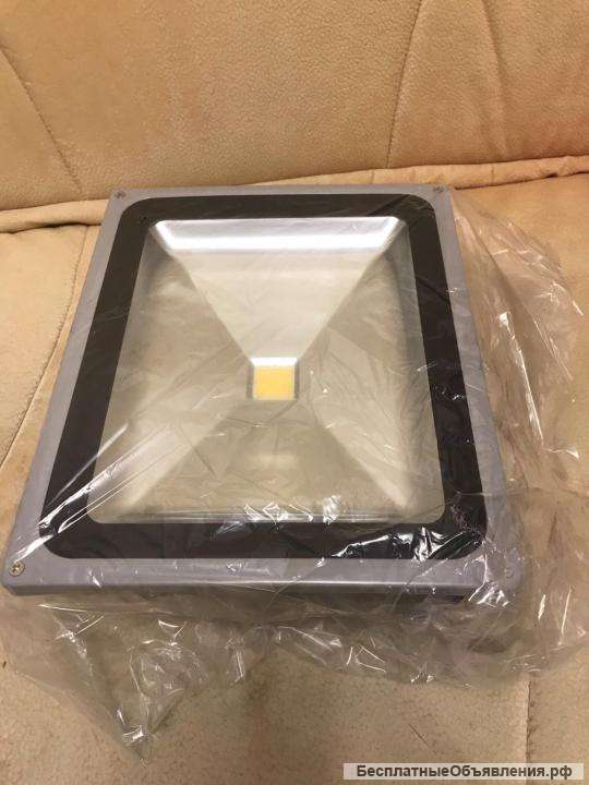 Прожектор светодиодный новый