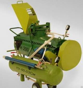 Монолитный пенобетон заливаю в опалубку, стены, пол и др. полости