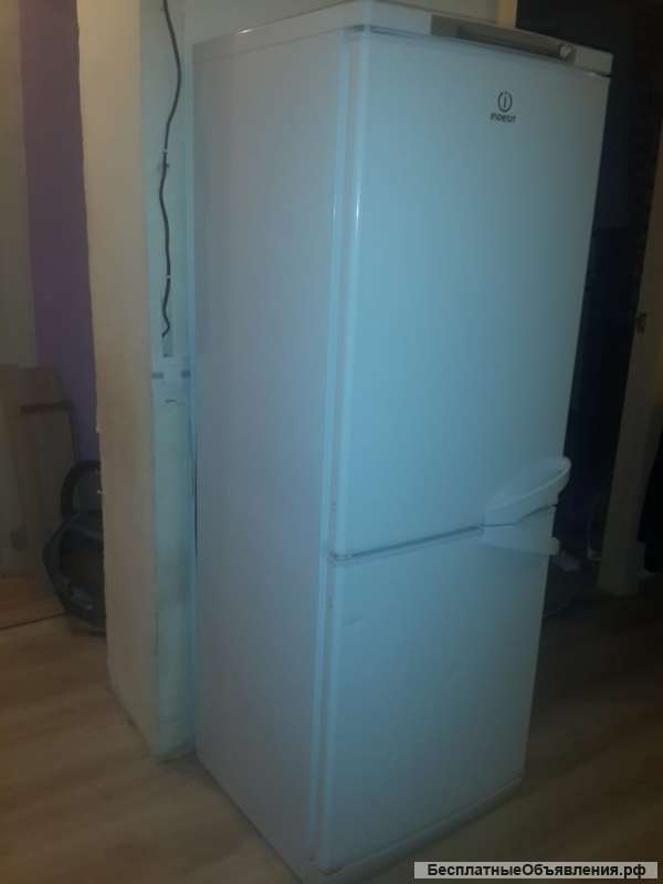 Холодильник indesit SB1670.028