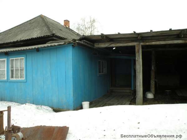 Дом в деревне с земельным участком