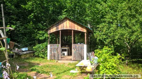 Шикарный участок 25 соток ИЖС в лесу под Печорами, бытовка и баня