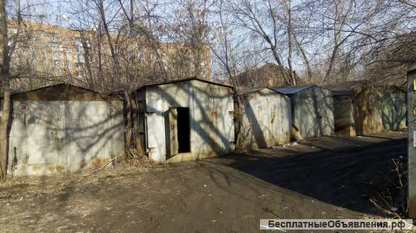 Гараж металлический у Дома Печати