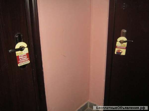 Реклама на дверных ручках дорхангеры и самоклейки