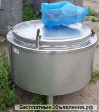 Емкость нержавеющая, объем — 0,25 куб.м., с рубашкой, термоизоляцией, мешалкой, эл. нагревом