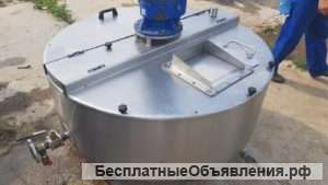 Емкость нержавеющая, объем — 0,65 куб.м., вертикальная с мешалкой