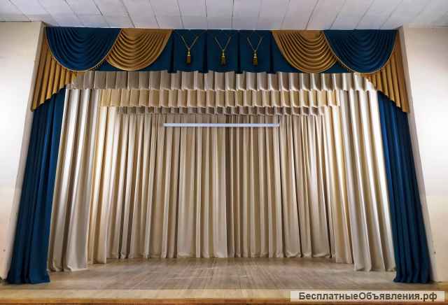 Антрактно-раздвижной занавес и арлекин