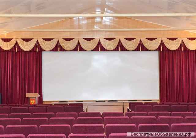 Антрактно-раздвижной занавес и арлекин