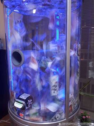 Аттракцион с летающими деньгами