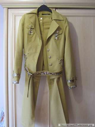 Жіночий костюм