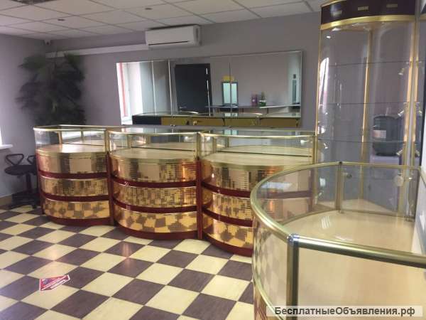 Витрины, подставки для украшений, золото